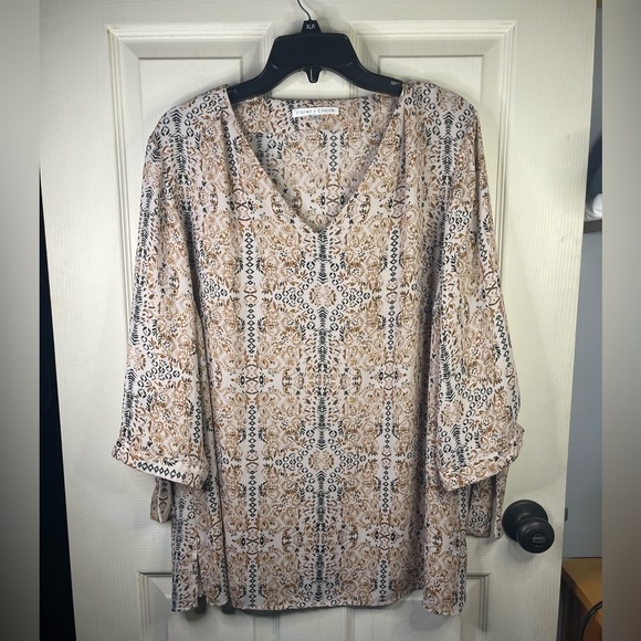 Violet + Claire 3/4 length sleeve pattern blouse . - Picture 1 of 7